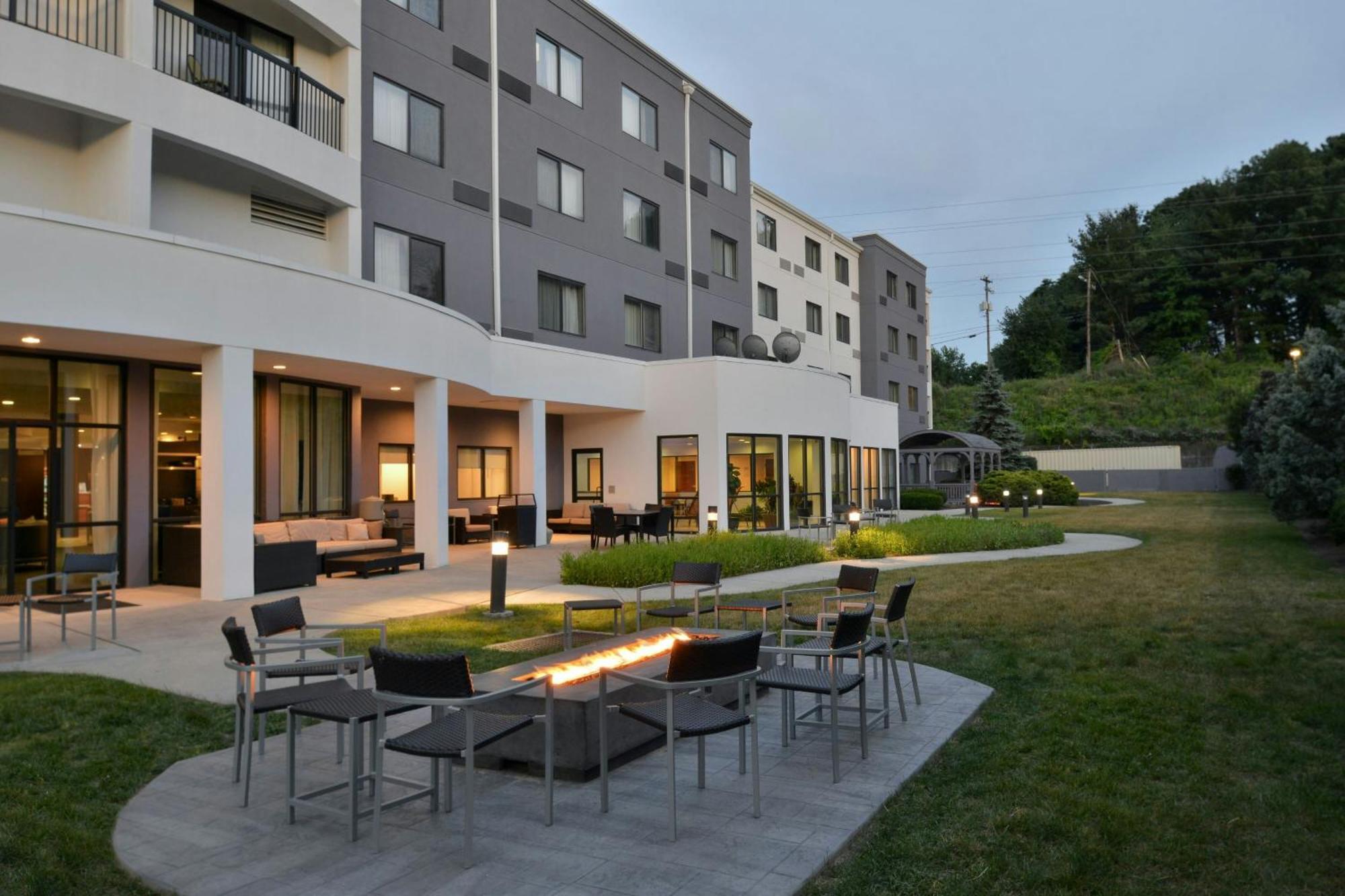 Courtyard By Marriott Harrisburg Hershey Экстерьер фото